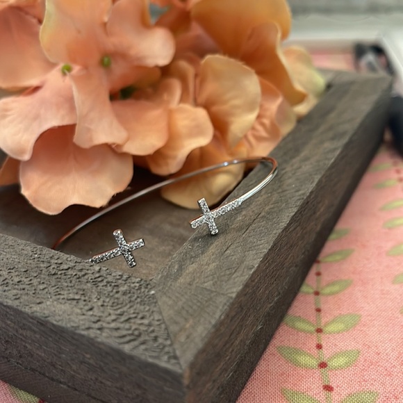 JBloom Silver cross Bracelet - Picture 4 of 4